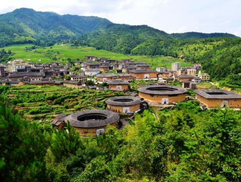 《閩粵風情．梅州+永定土樓+高鐵》連續2晚入住國際品牌~Howard Johnson梅州昌盛豪生大酒店 【土樓非遺金獎全牛火鍋宴】梅州永定純玩3天團