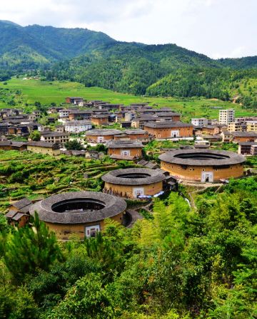 《閩粵風情.梅州+永定土樓+高鐵》連續2晚入住國際品牌~Howard Johnson梅州昌盛豪生大酒店 【土樓非遺金獎全牛火鍋宴】梅州永定純玩3天團