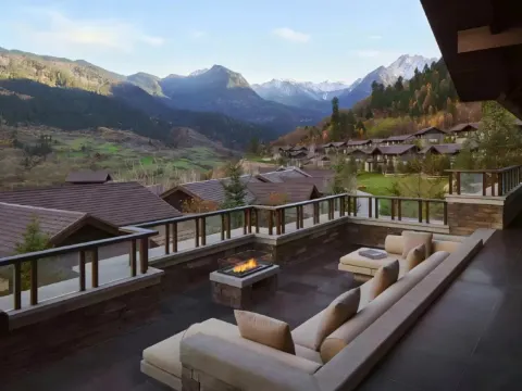 日賽谷麗思卡爾頓隱世酒店