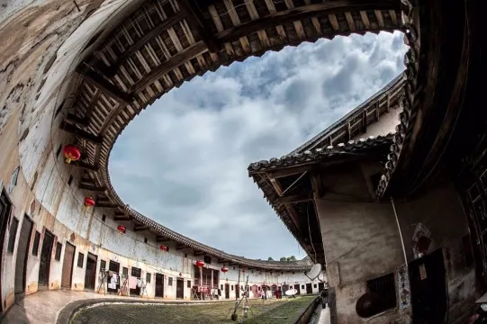 百年圍龍屋承德樓