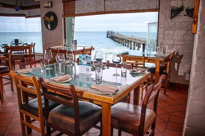 沿海餐廳THE TUG RESTAURANT