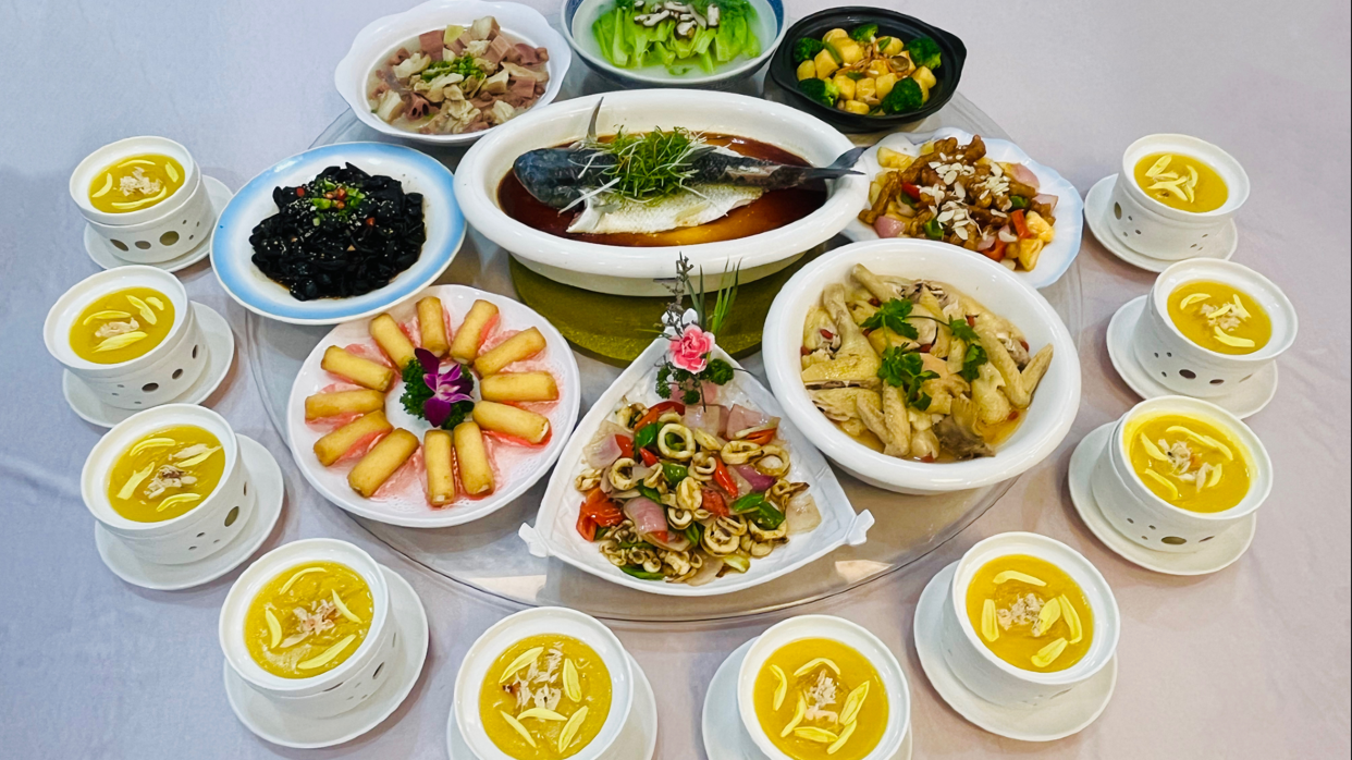 金菊金湯蟹黃羹(位上)+氣鍋蟲草花蒸雞