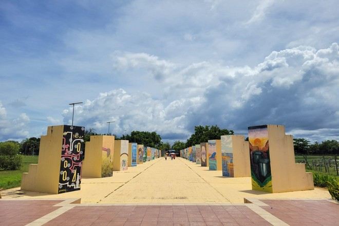 汶萊十億桶油紀念碑