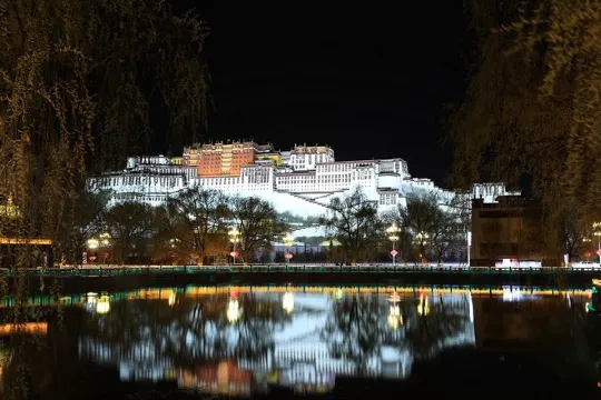 布達拉宮夜景