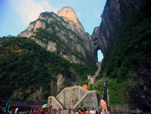 張家界、長沙 5天美食純玩高鐵團  張家界(袁家界、天門山、天門洞、百龍電梯、寶峰湖)、長沙(一天自由活動、湖南省博物館)【保證廣東話導遊】