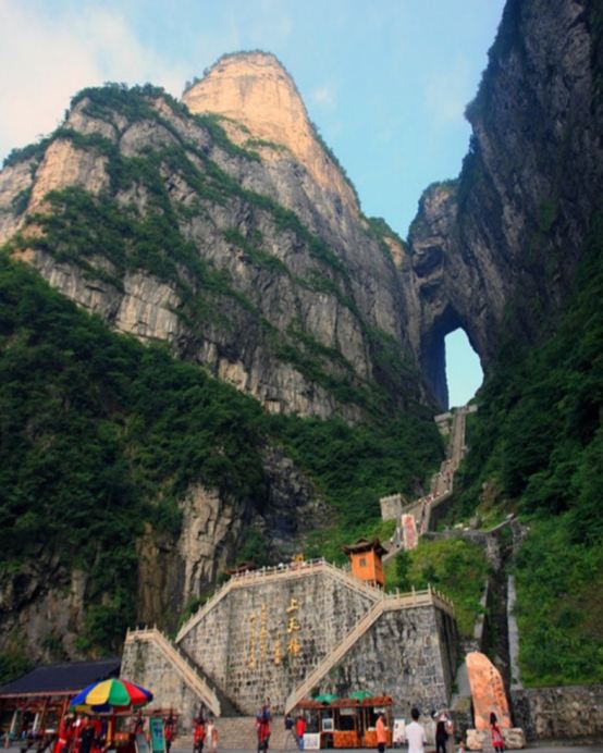 張家界、長沙 5天美食純玩高鐵團 張家界(袁家界、天門山、天門洞、百龍電梯、寶峰湖)、長沙(一天自由活動、湖南省博物館)【保證廣東話導遊】