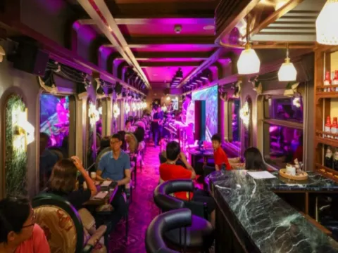 林都號專列-酒吧車