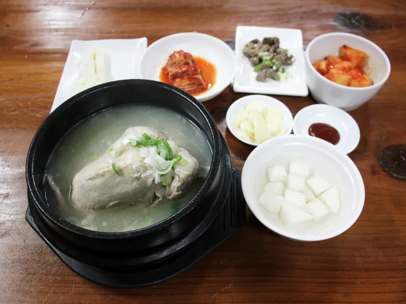 傳統百年蔘雞湯