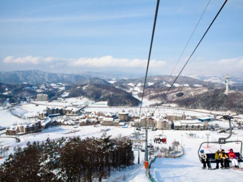 平昌+首爾5天冬日滑雪之旅【保證2晚Alpensia Resort Pyeong Chang +冬日滑雪體驗】大關嶺天空牧場 (觀賞巨型風車+羊咩餵食草乙份+拖拉機車體驗)、發旺山觀光纜車體驗 平昌+首爾5天冬日滑雪之旅【保證2晚Alpensia Resort Pyeong Chang +冬日滑雪體驗】大關嶺天空牧場 (觀賞巨型風車+羊咩餵食草乙份+拖拉機車體驗)、發旺山觀光纜車體驗