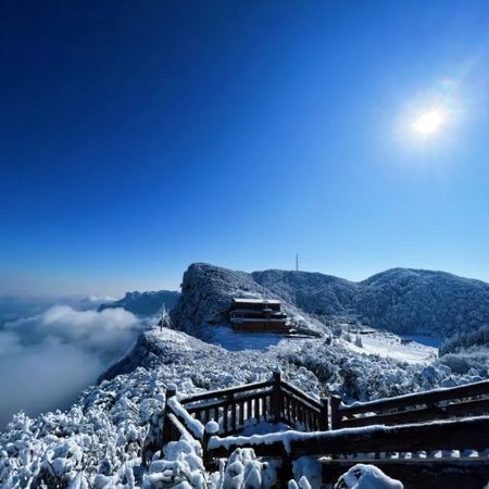 【4鑽】【聖誕限定🎄】冰雪奇緣·重慶、金佛山浪漫雪景❄️5天純玩高鐵團  《世界自然遺產》金佛山(包往返索道+山頂電瓶車)、乘船夜遊兩江、大型馬戲雜技表演《極限快樂2》、漫步南川城區東街、磁器口古鎮