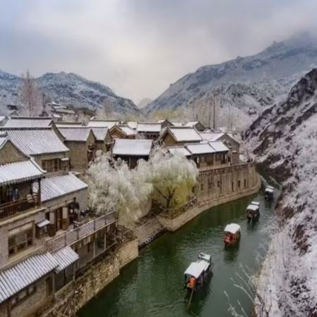 北京、古北水鎮四大世界遺產、溫泉5天純玩團
古北水鎮(欣賞夜景+水舞秀+千年鐵花秀+溫泉)、日遊慕田峪長城、提燈夜遊司馬台長城(包纜車往返)、故宮、天壇公園、頤和園、張裕愛斐堡酒莊、前門大街