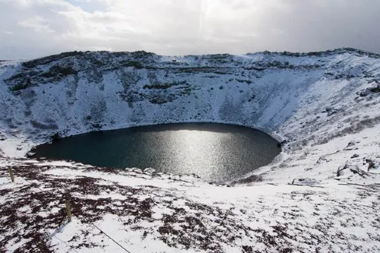 巨盆火山~火山湖