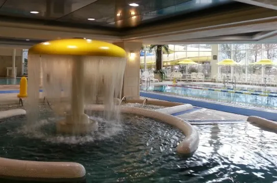 High One 溫泉水上樂園