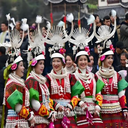 一年一度苗族盛典「凱里舟溪蘆笙節」(跳蘆笙、踩鼓、對歌)、丹寨卡拉村參觀鳥籠製作、銀飾製作、黃果樹大瀑布、西江千戶苗寨、村T表演秀、青岩古鎮、甲秀樓夜景 5天純玩高鐵團【限定出發：3月1日】
