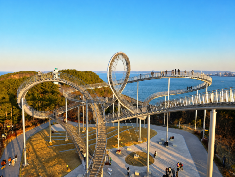 浦項+釜山6天周遊之旅  環湖公園Space Walk、「虎尾岬」迎日廣場、Blueline Park海岸列車、樂天世界Magic Forest、斜坡滑車Skyline Luge 、甘川洞文化村