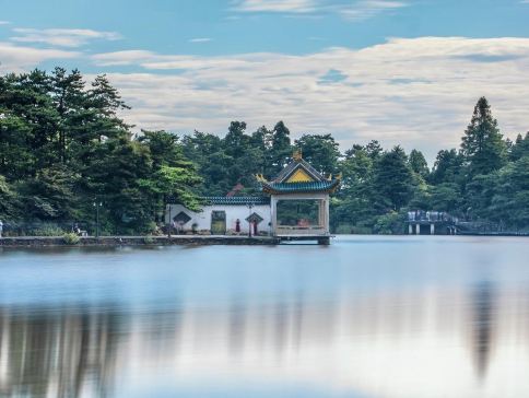 江西廬山、鄱陽湖、景德鎮4天純玩高鐵團  《世界文化遺產》廬山(包索道往返及專用環保車)、鄱陽湖遊船、潯陽樓、世界瓷都~景德鎮、古窯民俗博覽區(清朝古窯複燒儀式、 DIY陶瓷、欣賞瓷樂表演)、李公堤