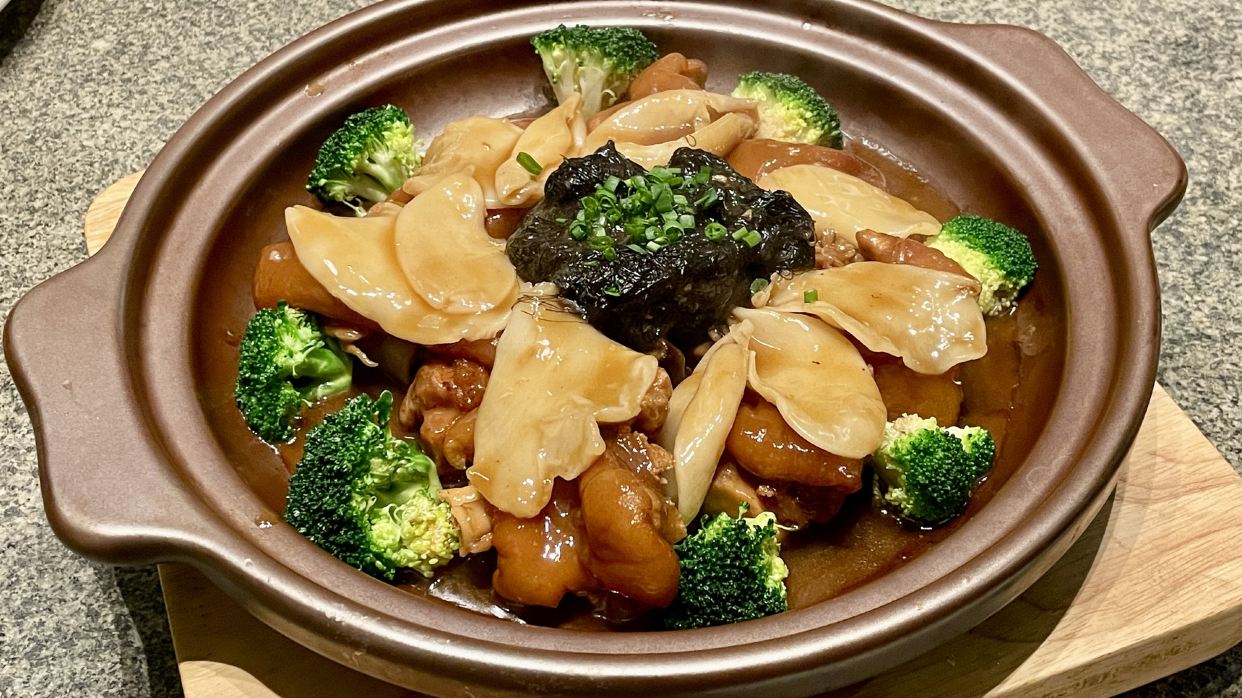 發財豬手炆花膠