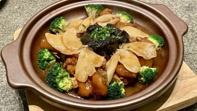 發財豬手炆花膠