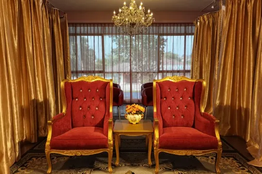 穿上小娘惹服裝漫游古城