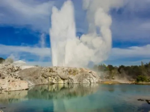 華卡雷瓦雷瓦毛利村導覽~間歇泉