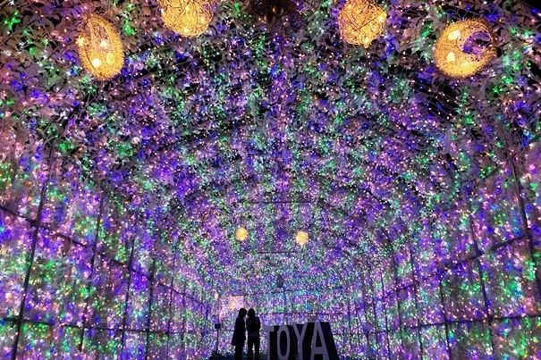 洞爺湖溫泉彩燈隧道