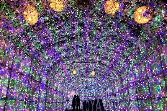 洞爺湖溫泉彩燈隧道