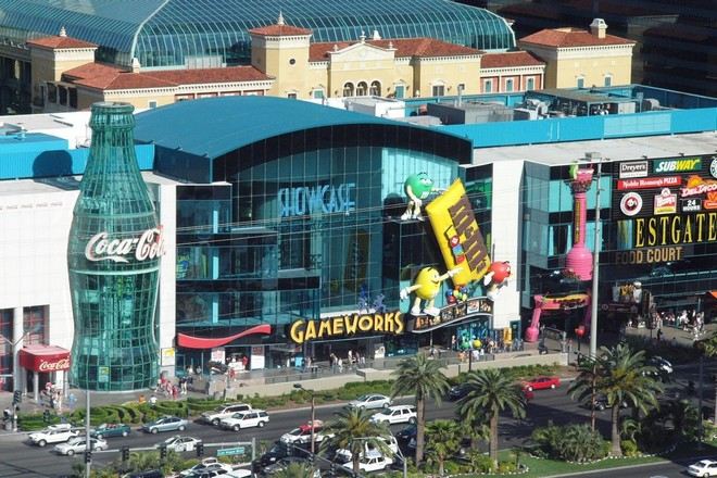 可口可樂精品店及M&M's朱古力精品店