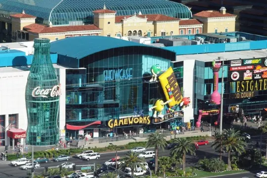 可口可樂精品店及M&M's朱古力精品店