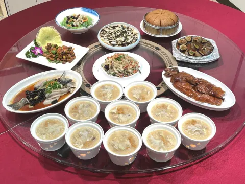 濃湯花膠雞煲翅