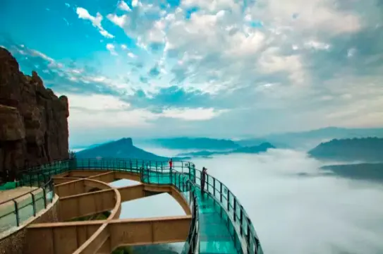 劍山絕頂之懸空玻璃觀景台