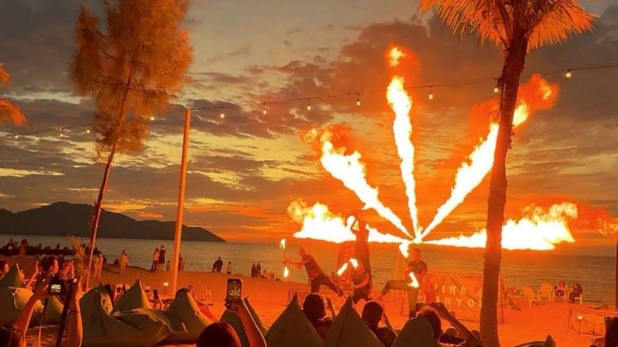 丁宜海灘~觀賞火舞表演