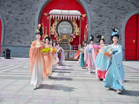 閩越水鎮花朝節