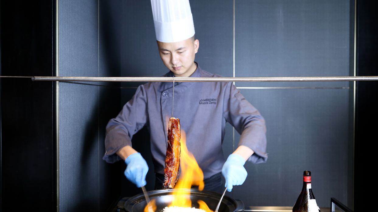 火焰蜜汁叉燒+鮑汁扣鵝掌燴鮑魚(位上)