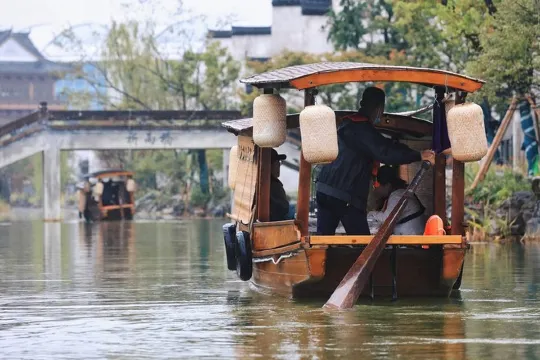 婺女洲摇橹船