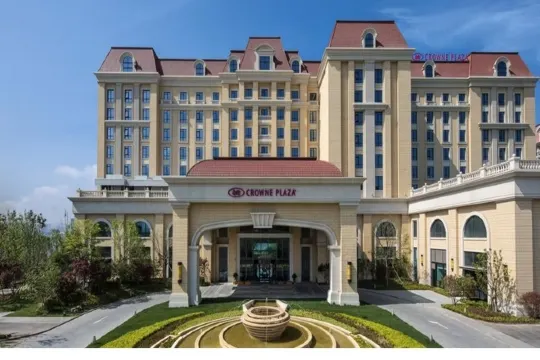 青島東方影都皇冠假日酒店