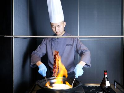 奢華美饌盛宴《國際品牌Le Méridien 酒店名廚現場製作~火焰蜜汁叉燒+鮑汁扣鵝掌燴鮑魚(位上)》保證入住中山國際品牌 Le Méridien 酒店(永安貴賓尊享辦理入住專櫃)中山美食純玩2天團 奢華美饌盛宴《國際品牌Le Méridien 酒店名廚現場製作~火焰蜜汁叉燒+鮑汁扣鵝掌燴鮑魚(位上)》保證入住中山國際品牌 Le Méridien 酒店(永安貴賓尊享辦理入住專櫃)中山美食純玩2天團