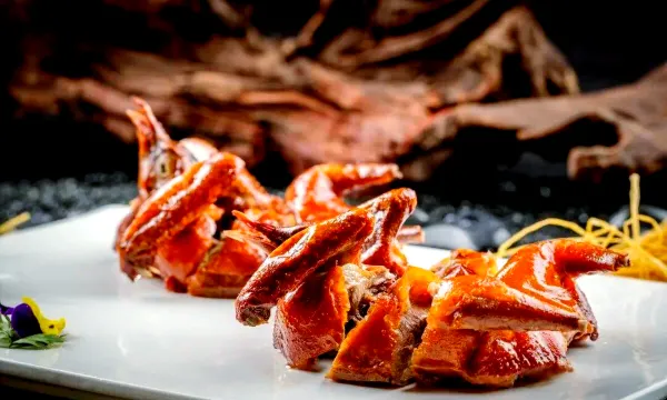 (位上)古法荷香火瞳翅+琉璃脆皮金豬(每席1隻)