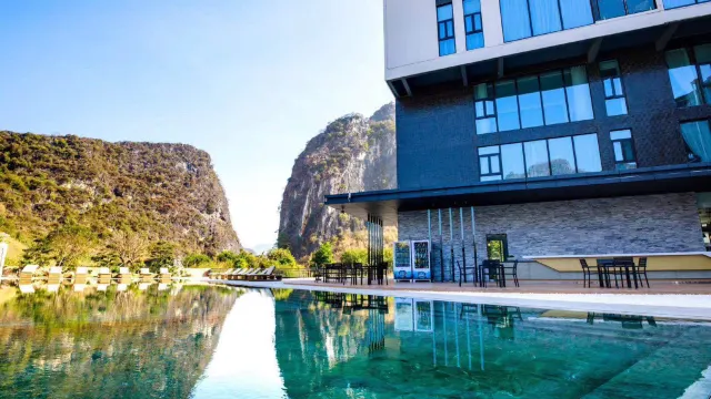 英德芸居度假酒店