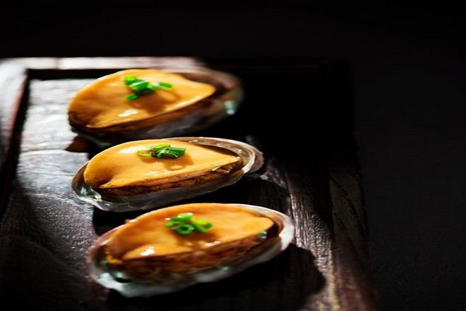 《外婆家》杭幫菜 ~蔥油小鮑魚