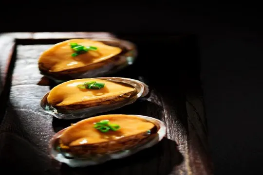 《外婆家》杭幫菜 ~蔥油小鮑魚