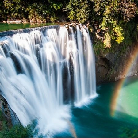 高雄台中台北超值5天團 瑞豐夜市、鹿港老街、桂花巷藝術村、高美濕地、台中歌劇院、幾米月亮公車、十分瀑布、十分老街放天燈  *再減$160 憑指定中銀咭推廣碼 《BOC160A2》