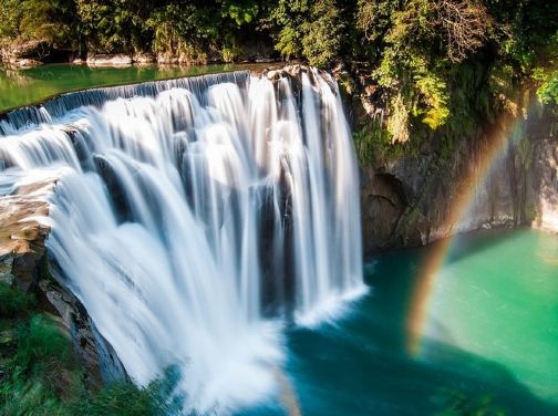 周年推廣 高雄台中台北超值5天團 瑞豐夜市、鹿港老街、桂花巷藝術村、高美濕地、台中歌劇院、幾米月亮公車、十分瀑布、十分老街放天燈 *勁減-$160憑中銀合資格信用咭付款 推廣碼【BOC160A2】