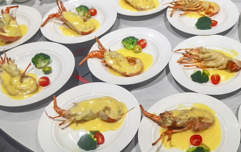 芝士焗青龍(每位半隻)+果木脆皮燒鵝宴