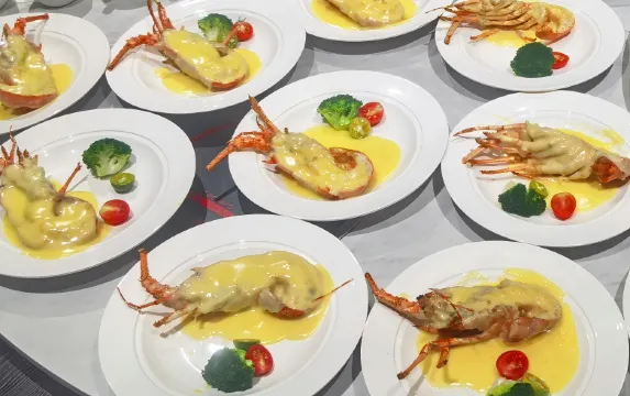 芝士焗青龍(每位半隻)+果木脆皮燒鵝宴