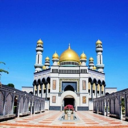 亞洲最富裕國家~汶萊 休閒4天團  【水晶公園、傑米清真寺、蘇丹皇宮、汶萊傳統水鄉+品嚐地道糕點、蘇丹登基銀禧紀念館、加東夜市、奧瑪阿里第28任國王清真寺、汶萊淡武郎原始部落伊班族長屋】