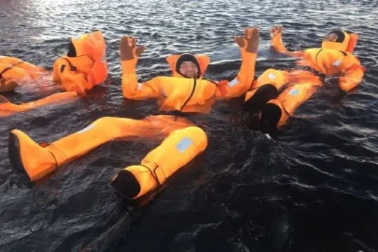 Polar Explorer破冰船之旅