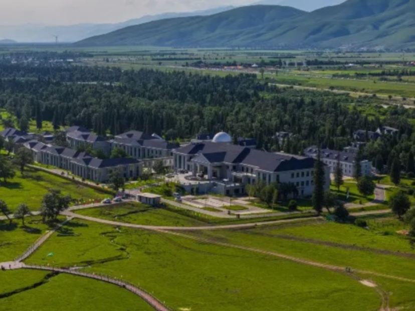 那拉提金陵山莊