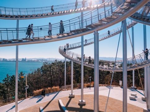 浦項+釜山6天周遊之旅 ※浦項環湖公園SpaceWalk、虎尾岬迎日廣場、釜山ArteMuseum、XtheSKY觀景台、BluelinePark海岸列車+天空膠囊 SkyCapsule體驗