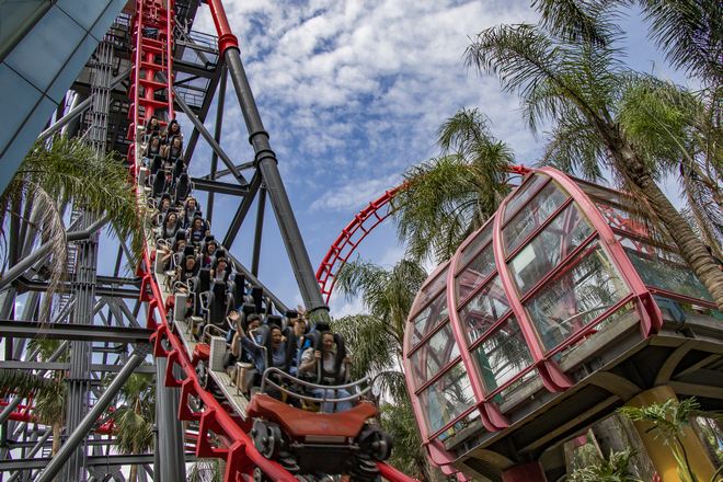 麗寶樂園全球唯一斷軌雲霄飛車~搶救地心