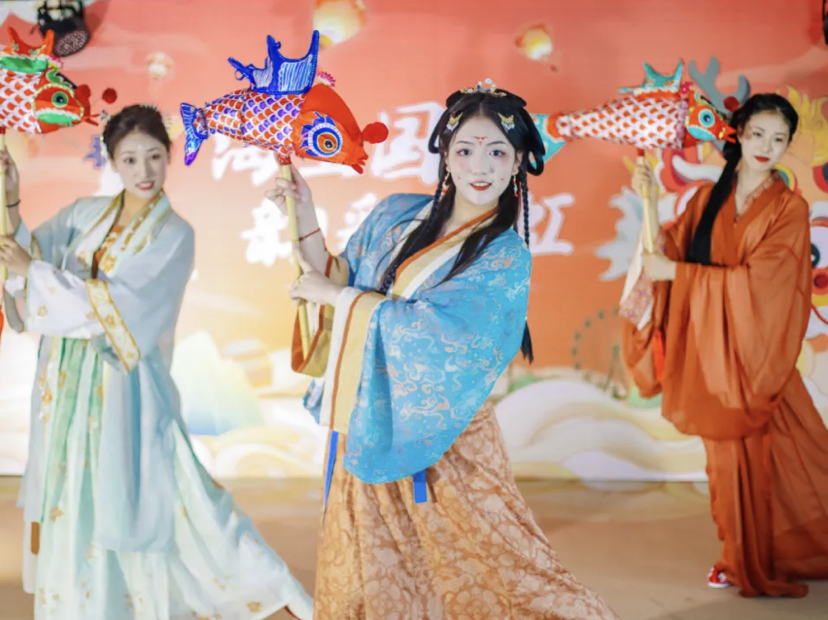 海上彩虹號遊船“夢回伶仃洋”歌舞表演